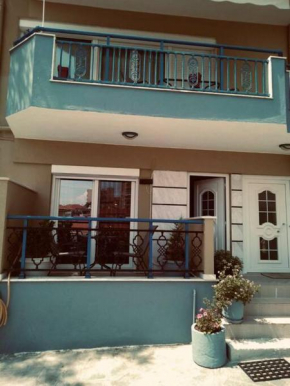 Minimal & cozy ΣΤΟΥΝΤΙΟ ΜΕ ΔΩΡΕΑΝ ΧΩΡΟ ΣΤΑΘΜΕΥΣΗΣ